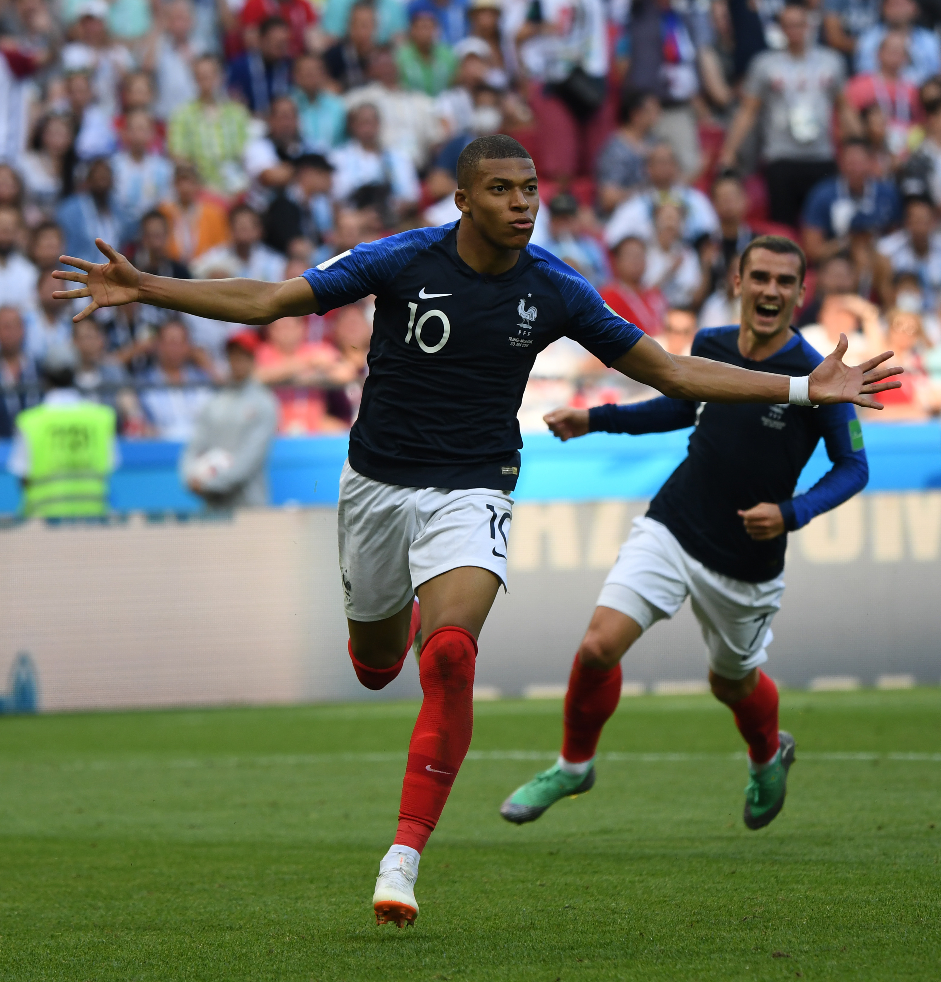 隐蔽骗术:揭秘“蓝牙麻将桌”的隐藏磁头与自动排牌算法。(暗藏玄机:揭开“蓝牙麻将桌”的隐藏装置与自动排牌套路)